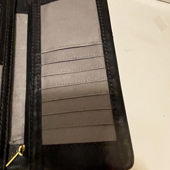 Fossil BLACK LEATHER flap wallet in good conditions just have some sign of usege - Picture 4 of 15